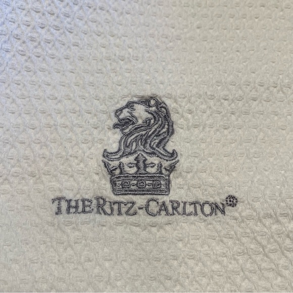 The Ritz-Carlton White plush Robe - Picture 2 of 11
